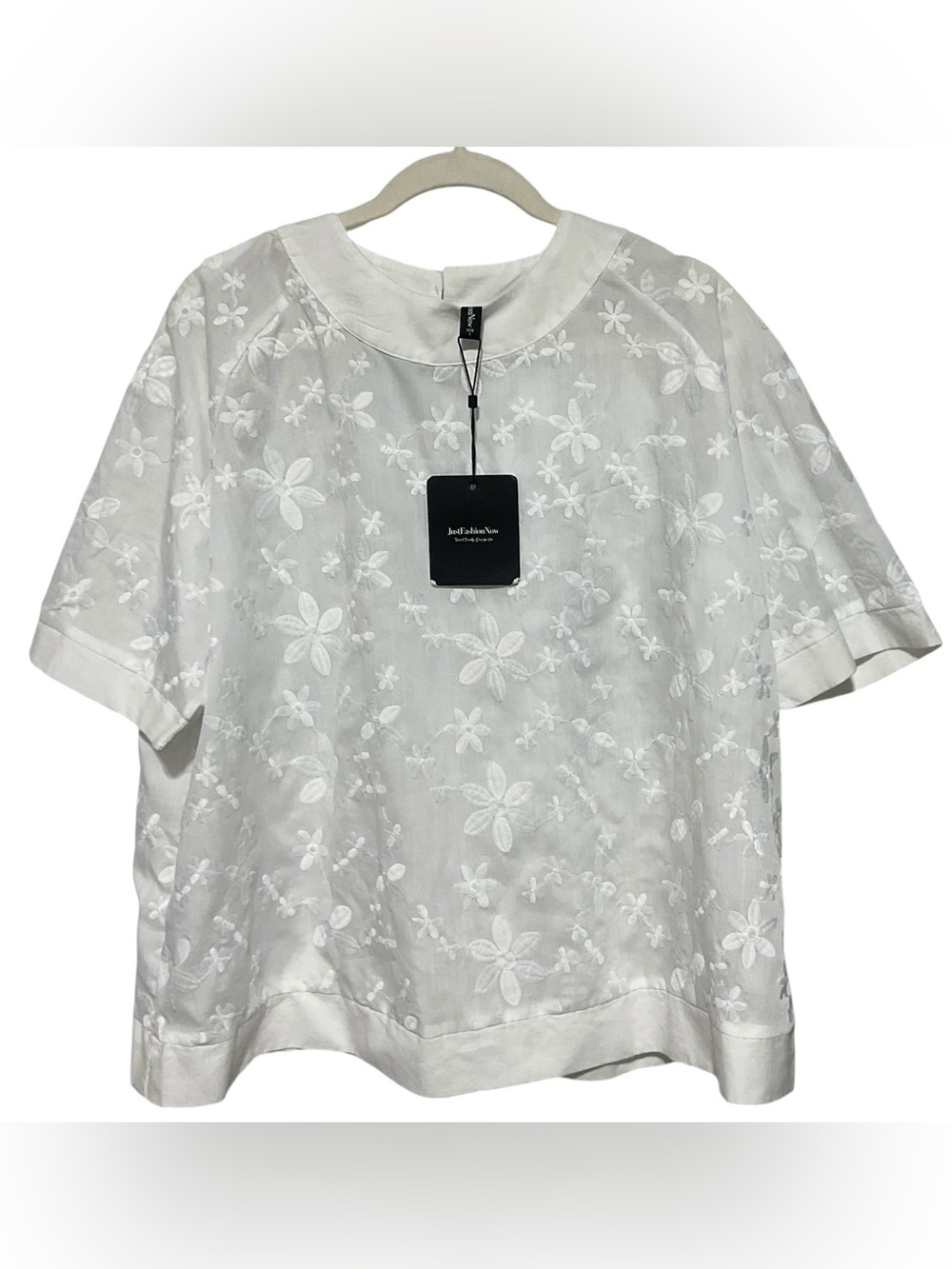 NWT - Just Fashion Now White Floral Embroidered Short-Sleeve Blouse Size L